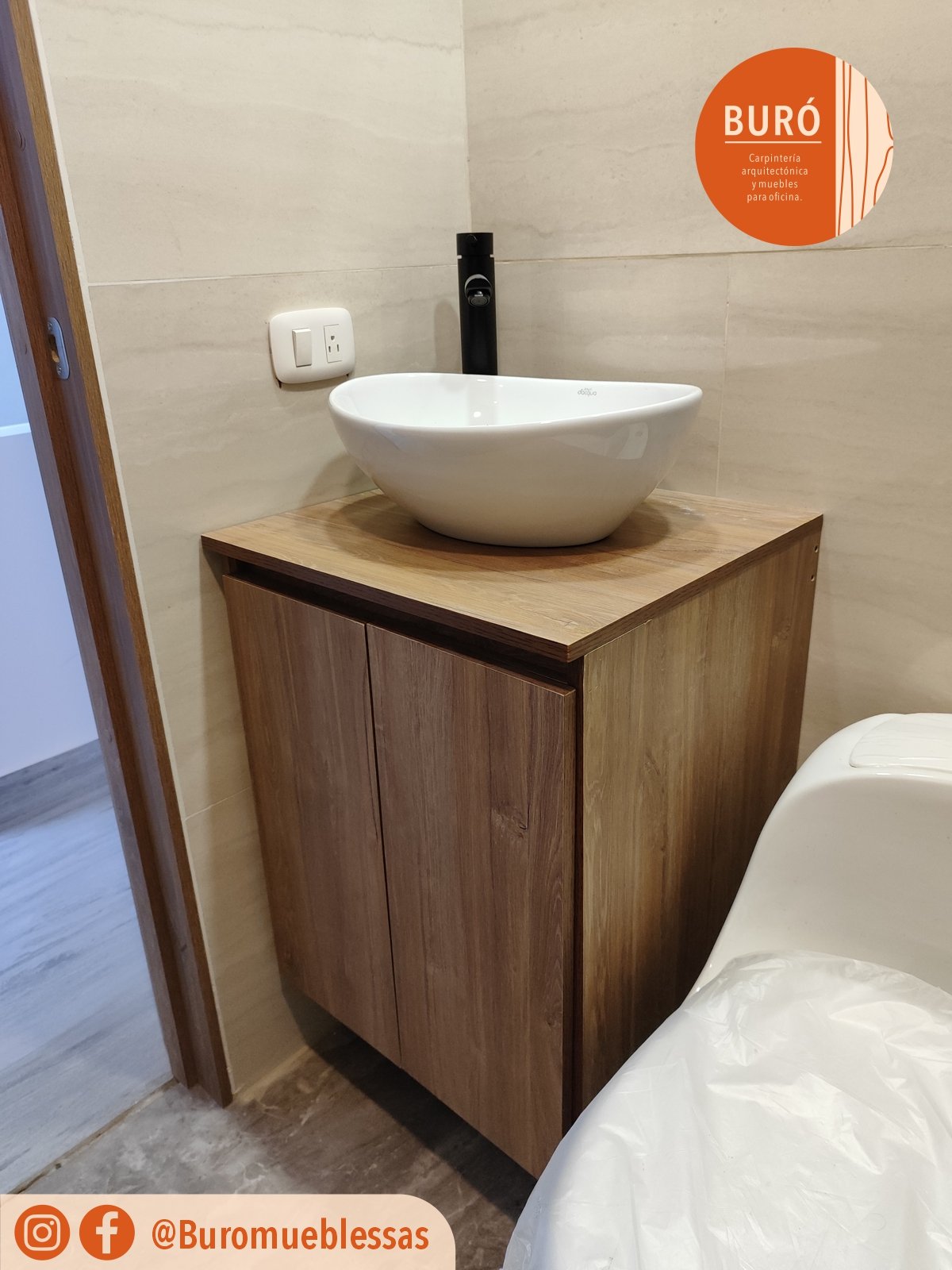 Mueble baño flotante puertas 10.jpg